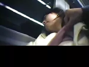 A miúda gira as bras ...