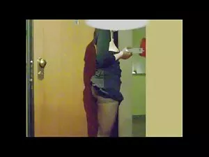 ela tem vídeo pornô  ...